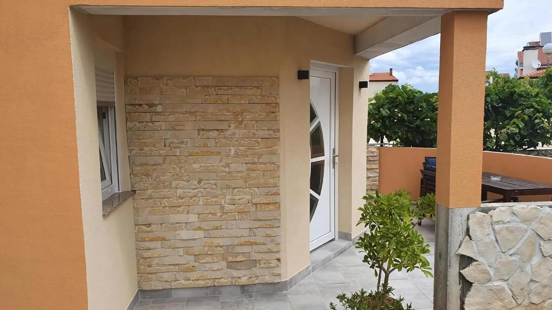 Schoenes Apartment In Banjole Mit Terrasse Chorwacja