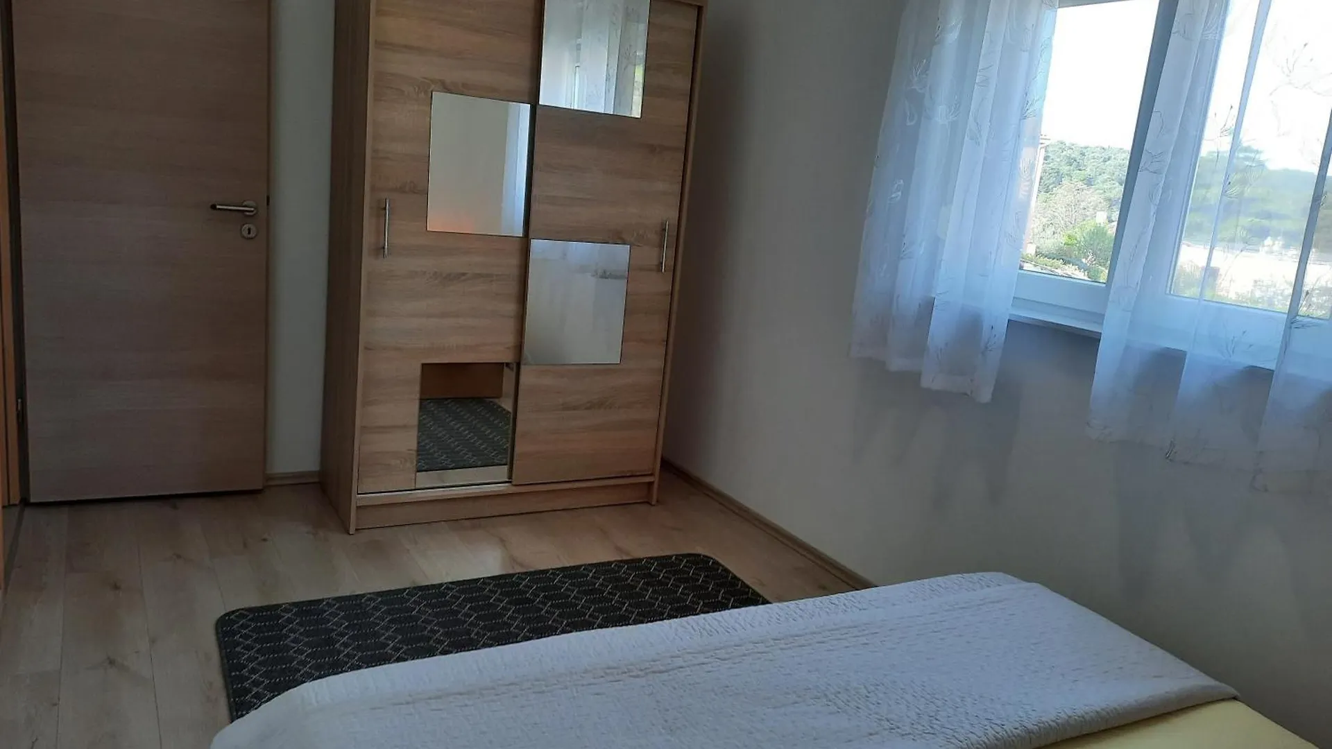 Schoenes Apartment In Banjole Mit Terrasse