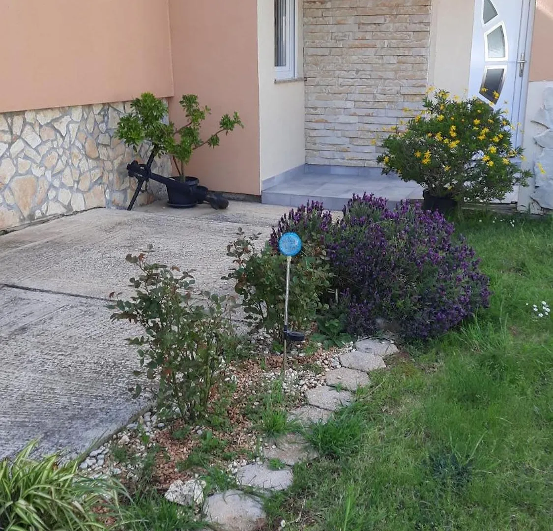Schoenes Apartment In Banjole Mit Terrasse